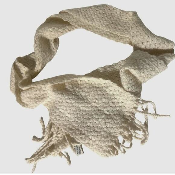 Banana Republic Scarf Lamb's Wool and Rabbit Hair in Ivory with Fringe - Picture 2 of 10